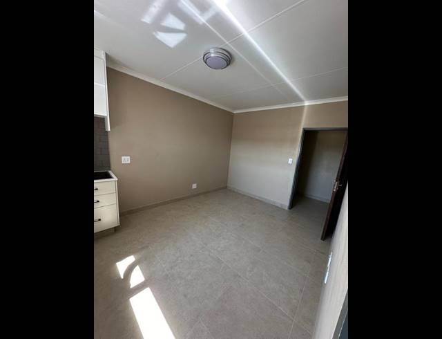 1 BEDROOM PROPERTY TO RENT IN GLEN AUSTIN AH